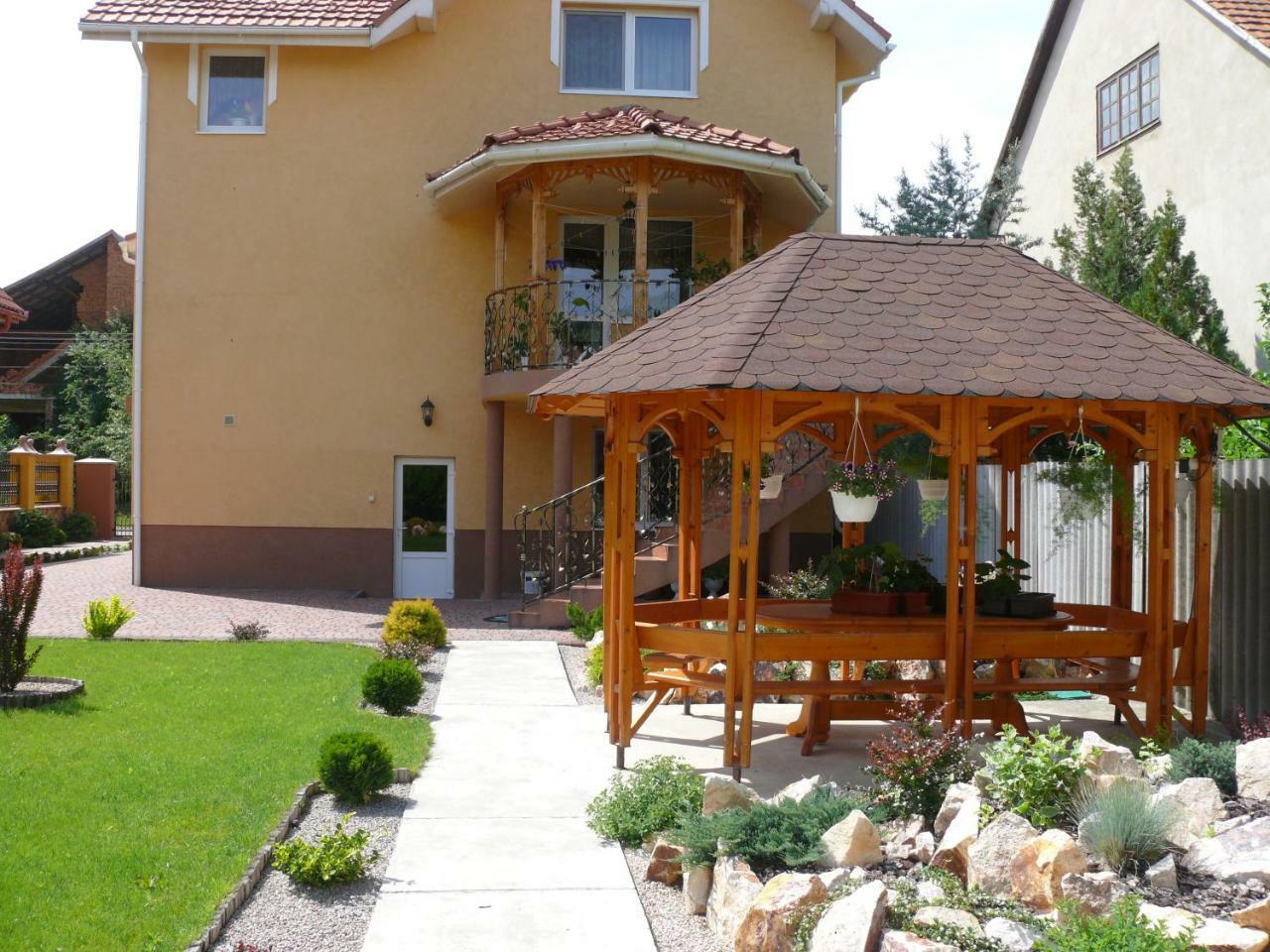I & I Apartment *