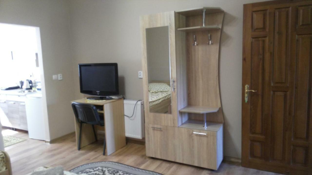 I & I Apartment *